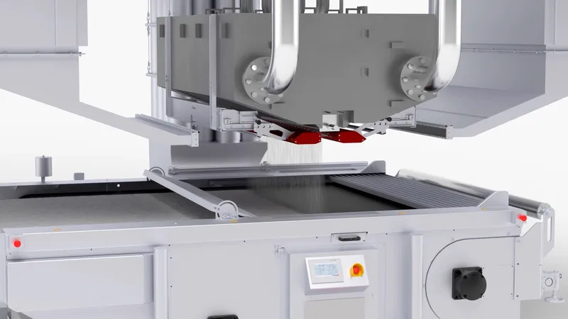 The hycuTEC hydrocharging unit reduces the pressure drop of a typical FFP2 filter medium to less than a quarter, thereby achieving filtration efficiency of over 99.99%.