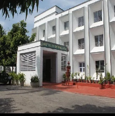 International Institute of Fine Arts ( UP )